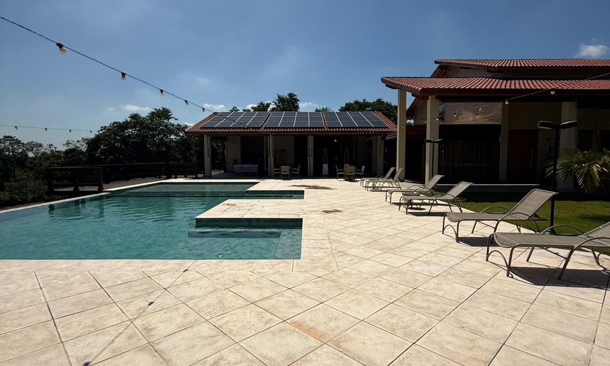 Fachada-Piscina-Luxo-Guararema