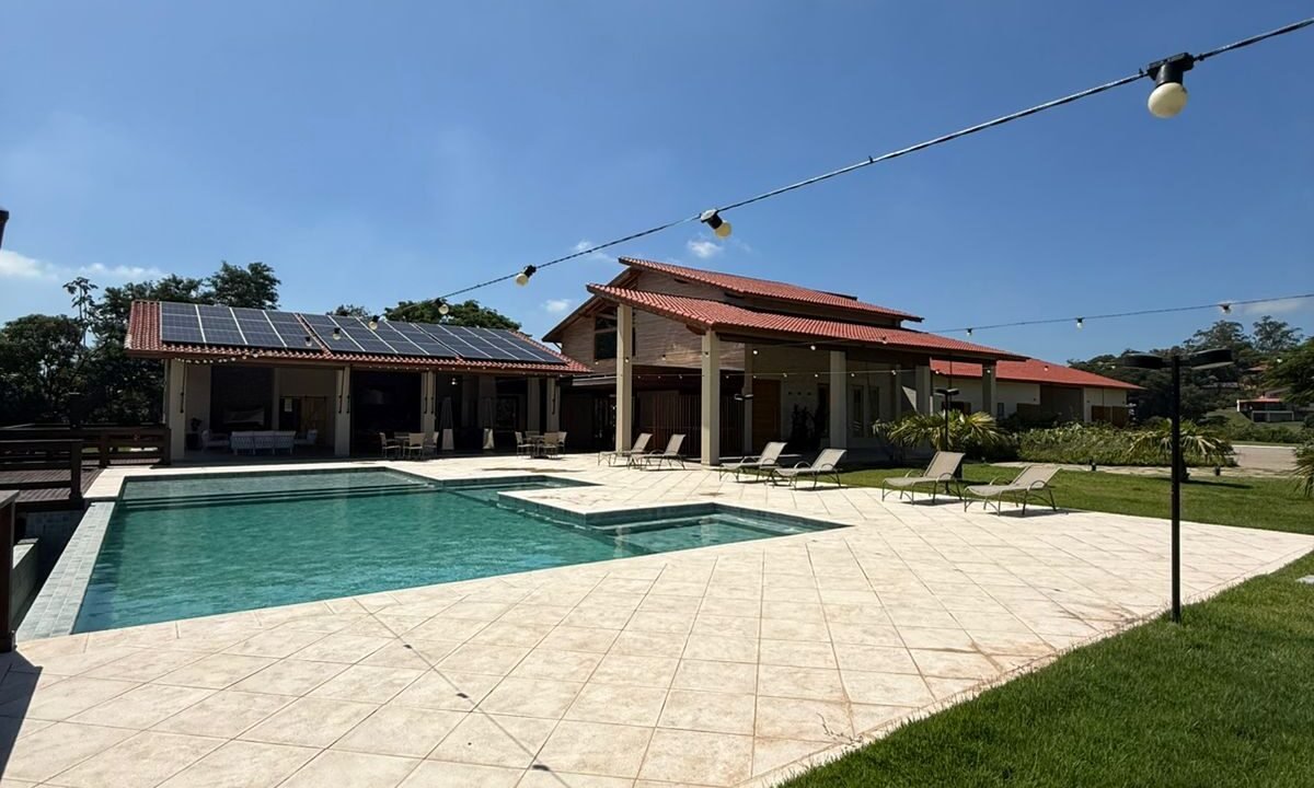 Fachada-Piscina-Luxo-Guararema
