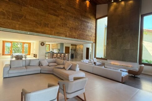 Sala-Decorada-Pe-Direito-Alto