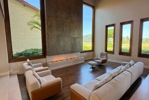 Sala-Decorada-Pe-Direito-Alto